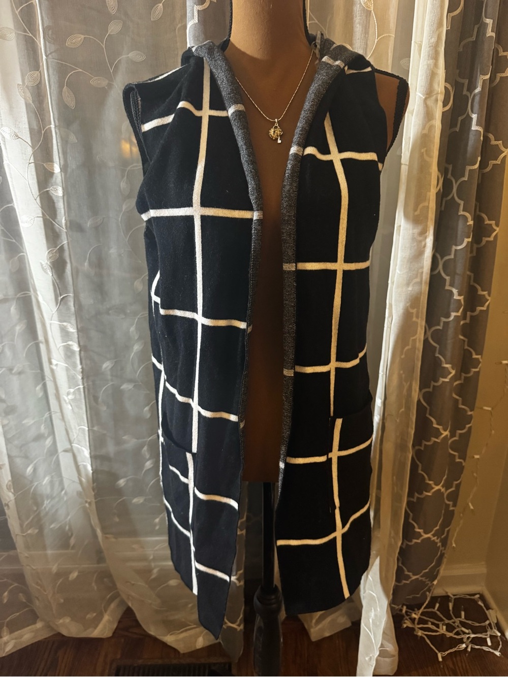 Windowpane Hooded Sleeveless Vest - Black & White